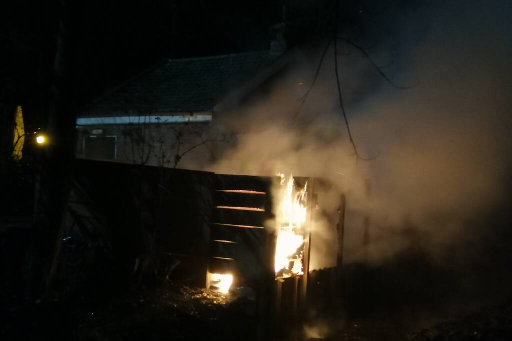 Flinke brand bij opslagplaats Theehuis De Leidsehout