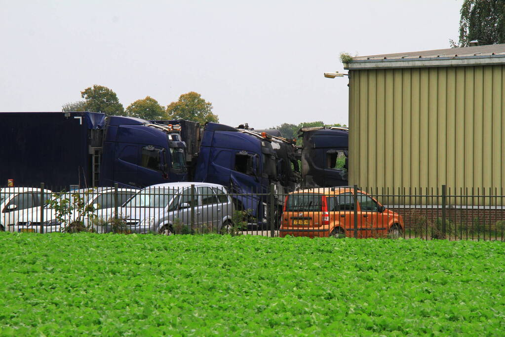 Meerdere vrachtwagens beschadigd door brand