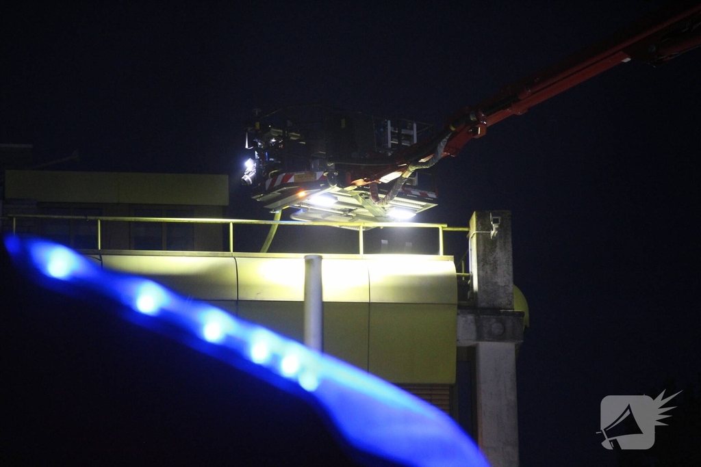 Brand in kantoorpand leidt tot grote inzet brandweer