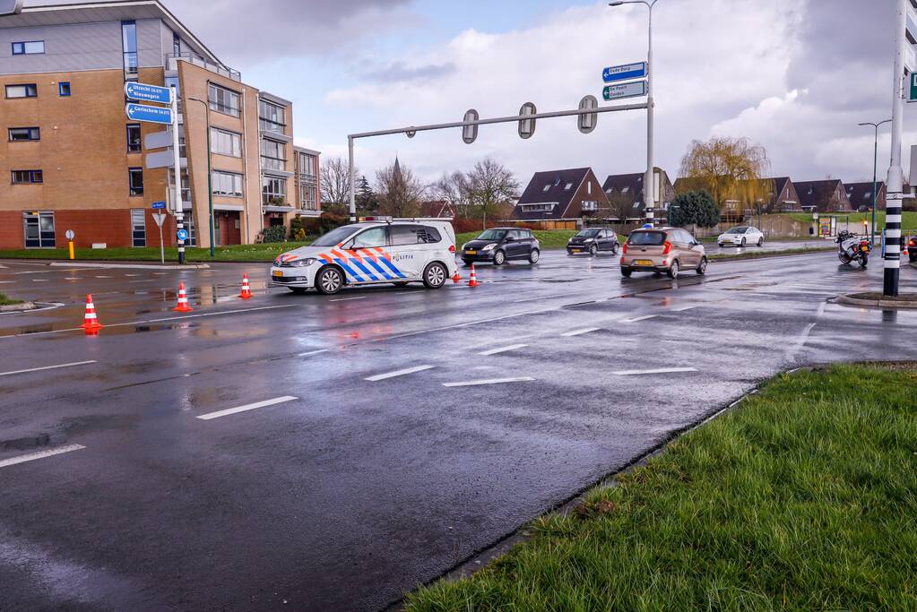 Politieauto in de kreukels na aanrijding