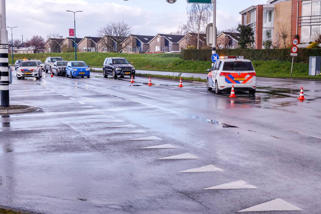 Politieauto in de kreukels na aanrijding