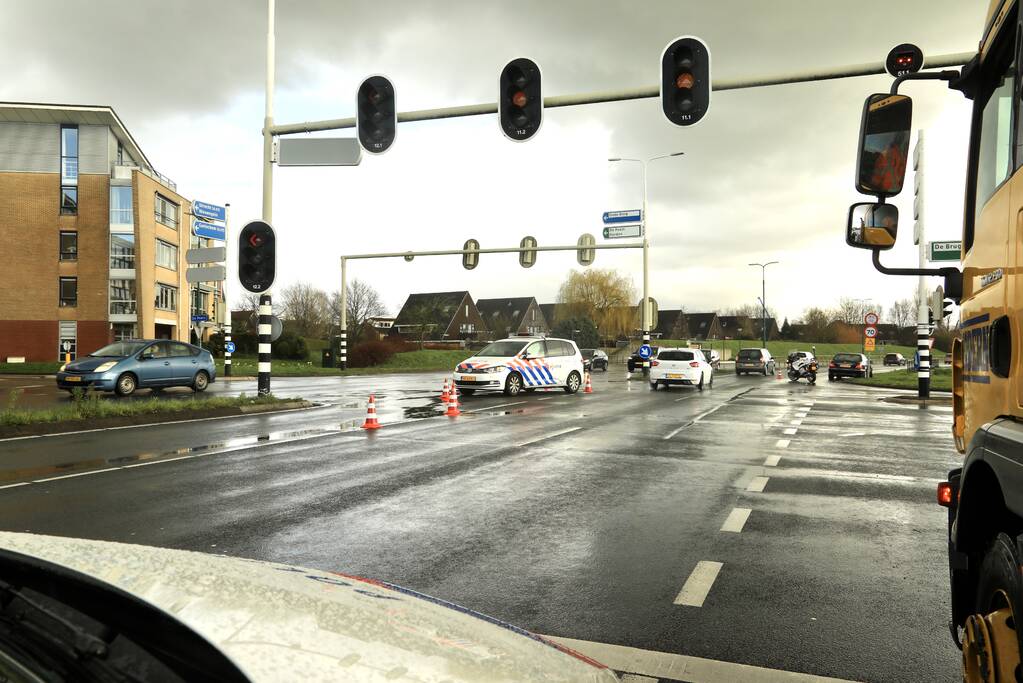 Politieauto in de kreukels na aanrijding