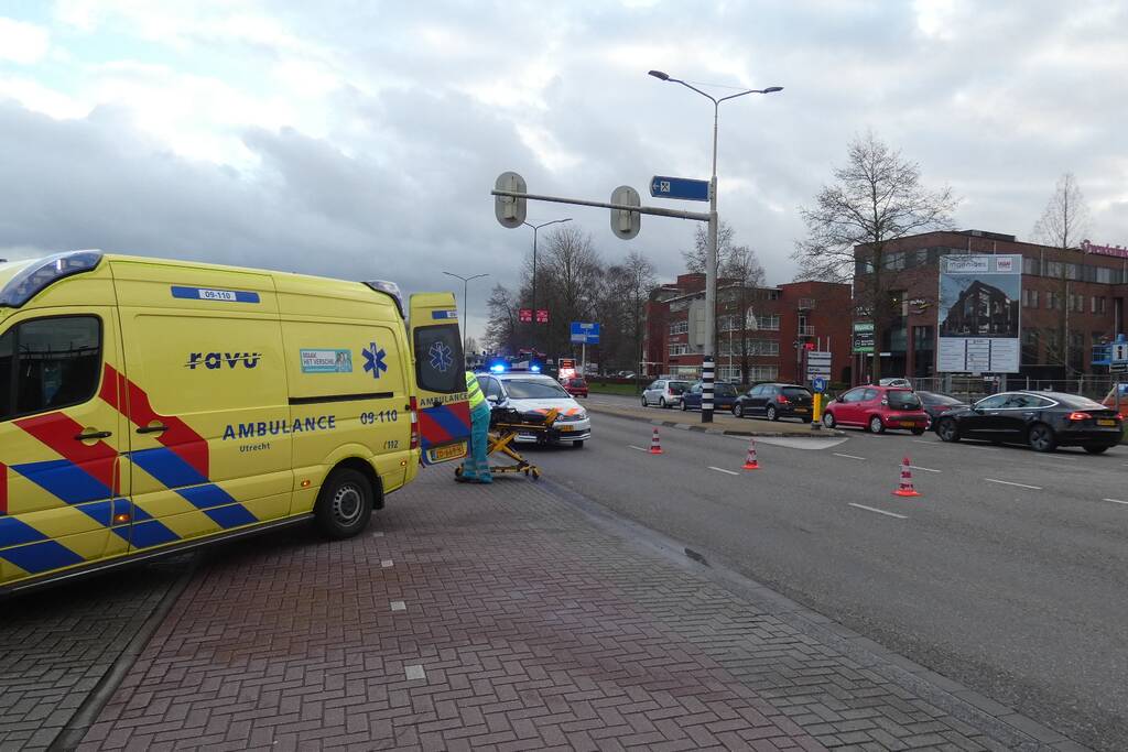 Scooterrijder gewond na aanrijding met auto