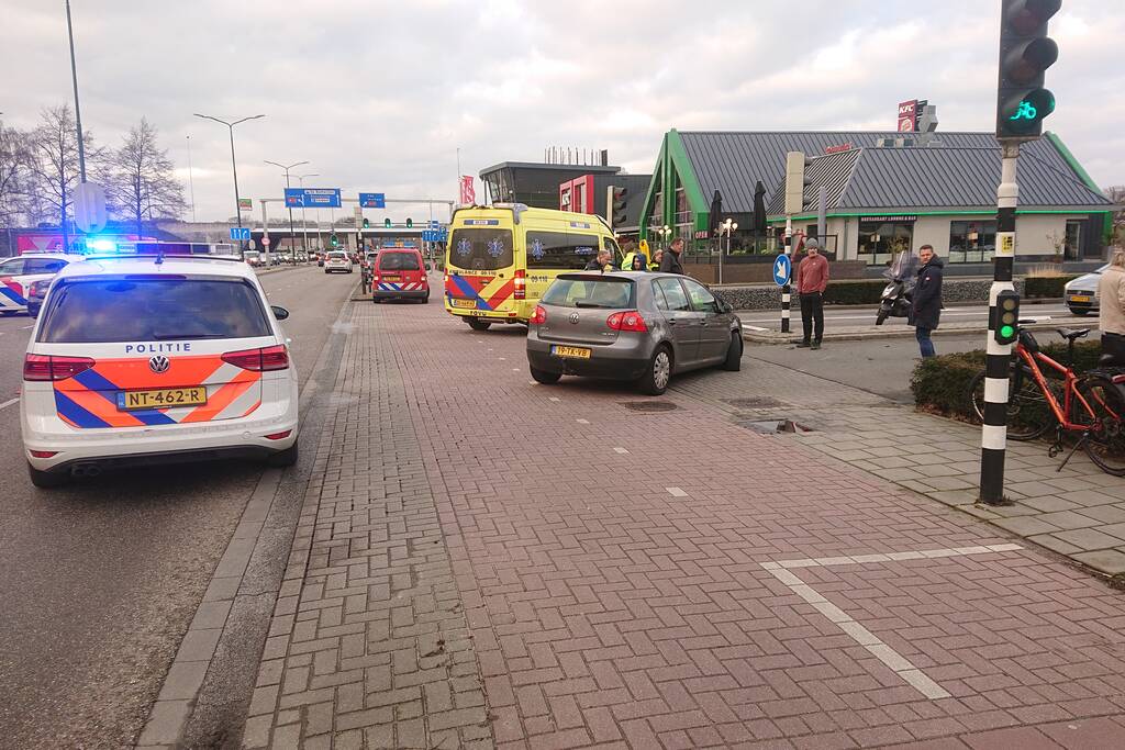 Scooterrijder gewond na aanrijding met auto
