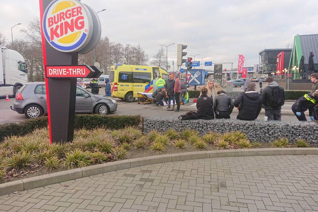 Scooterrijder gewond na aanrijding met auto