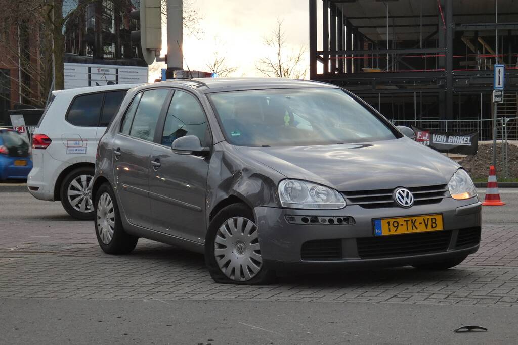 Scooterrijder gewond na aanrijding met auto