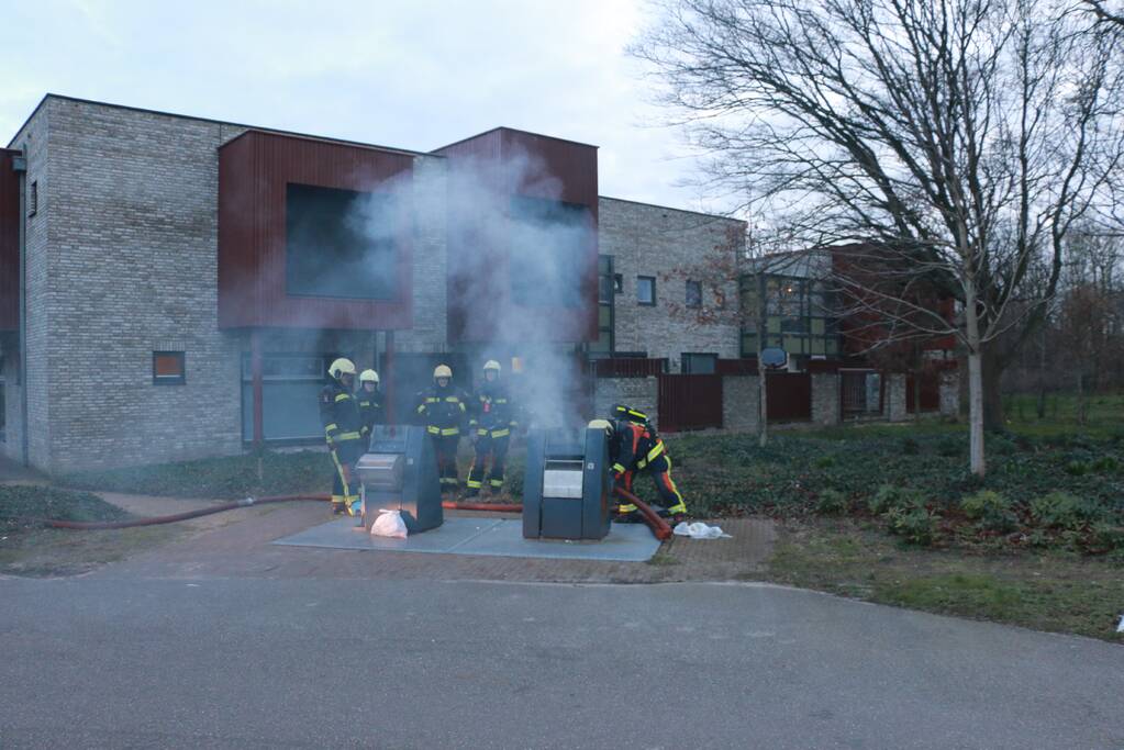 Veel rook bij brand in ondergrondse container