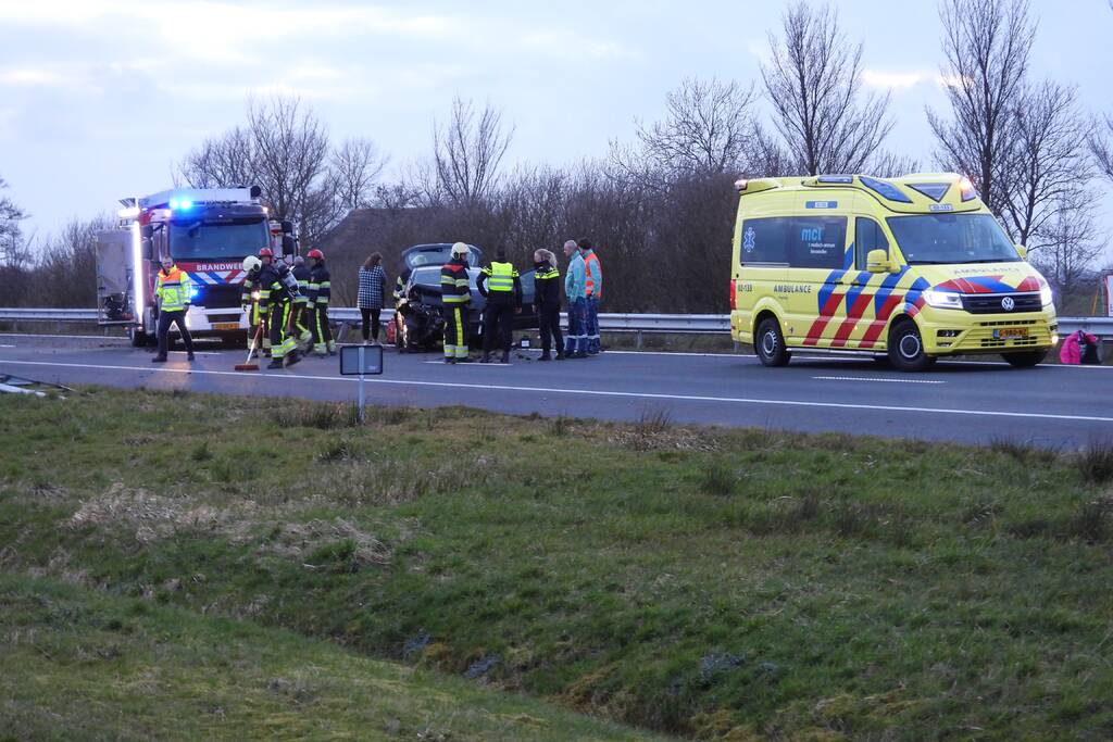 Flinke schade na crash tegen vangrail