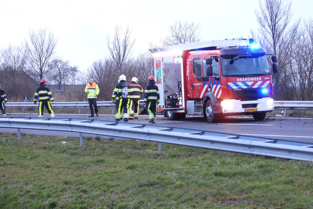 Flinke schade na crash tegen vangrail