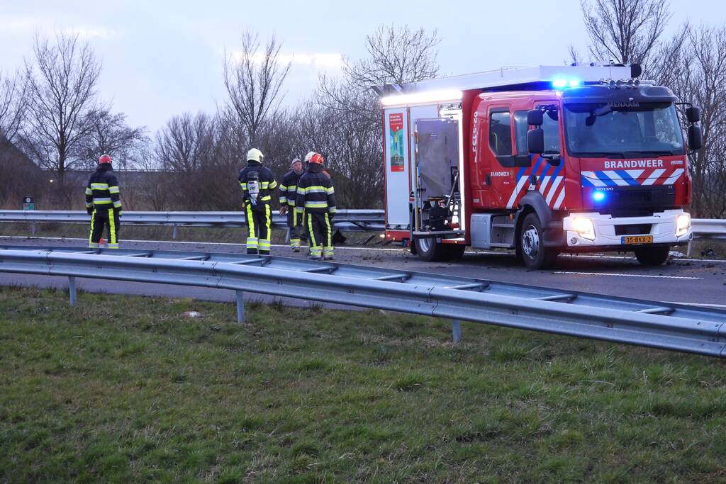 Flinke schade na crash tegen vangrail