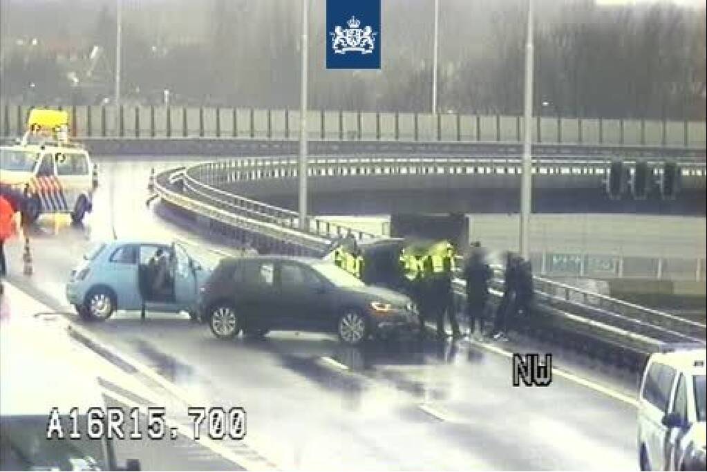 Meerdere auto's botsen op Terbregseplein, verbindingsweg dicht