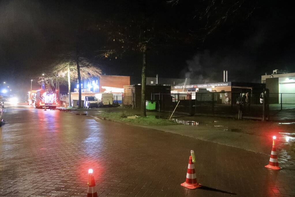 Veel rook bij brand in palingrokerij