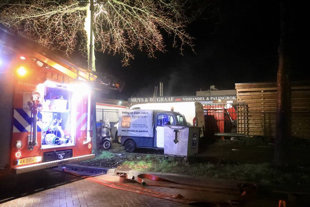 Veel rook bij brand in palingrokerij