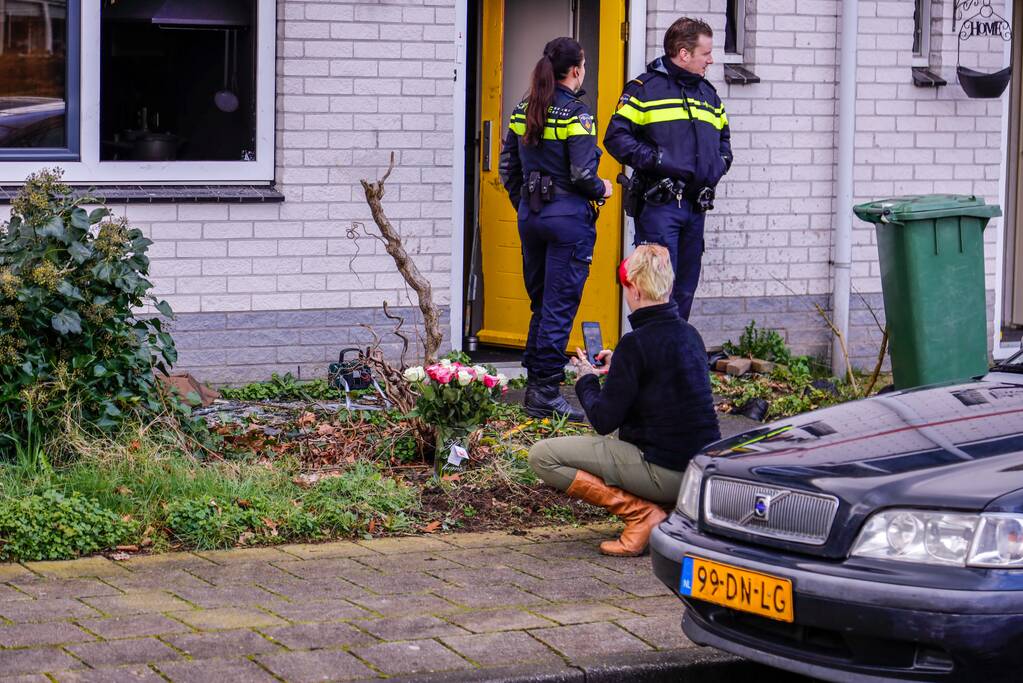 Overleden persoon aangetroffen na brand in woning