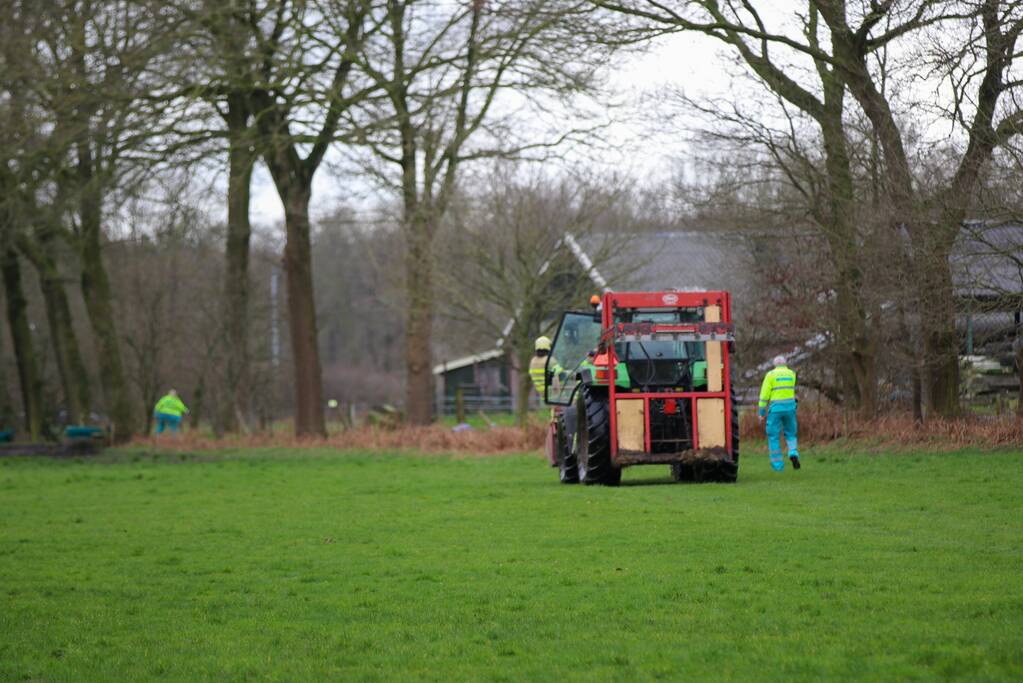 Grote inzet hulpdienst voor gewonde man in bosgebied