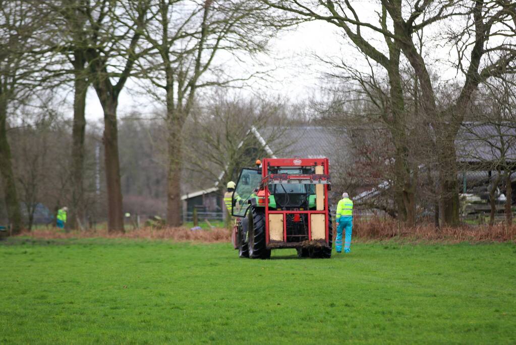 Grote inzet hulpdienst voor gewonde man in bosgebied