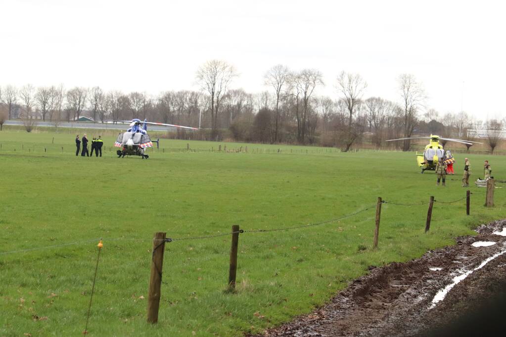 Grote inzet hulpdienst voor gewonde man in bosgebied