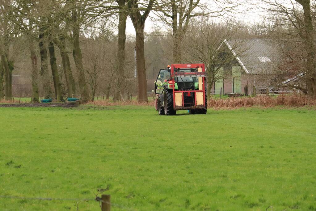 Grote inzet hulpdienst voor gewonde man in bosgebied