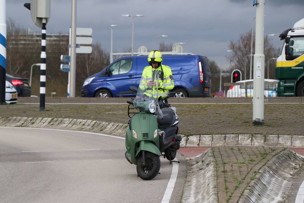 Racefietser gewond na botsing met scooter