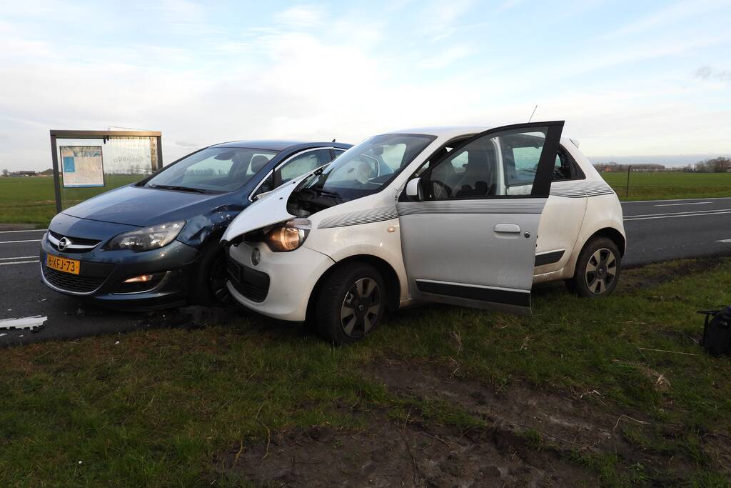 Provincialeweg dicht na aanrijding