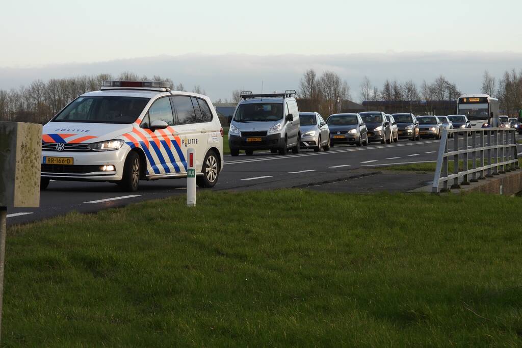 Provincialeweg dicht na aanrijding