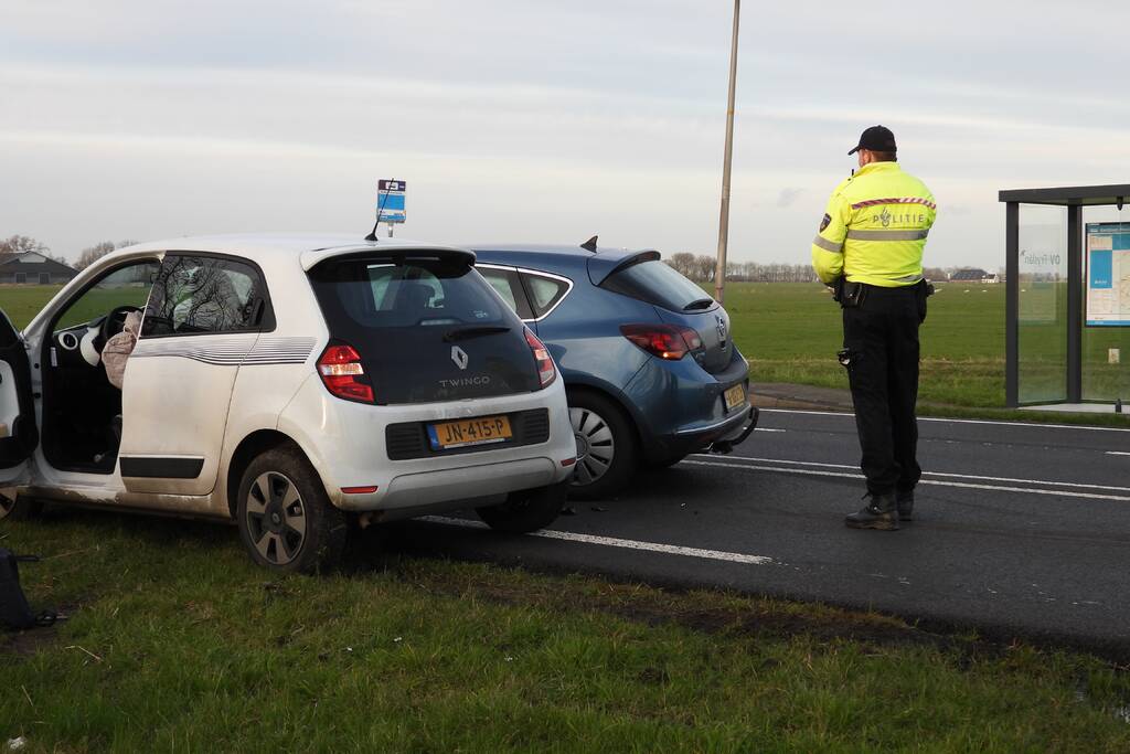 Provincialeweg dicht na aanrijding