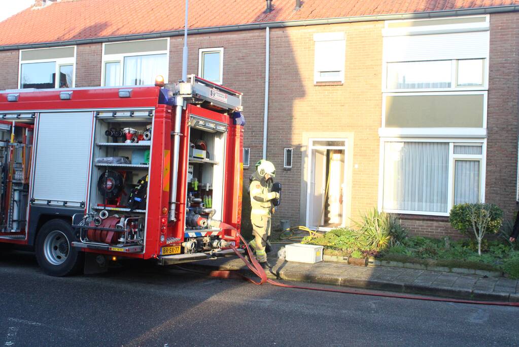 Veel rook bij schoorsteenbrand