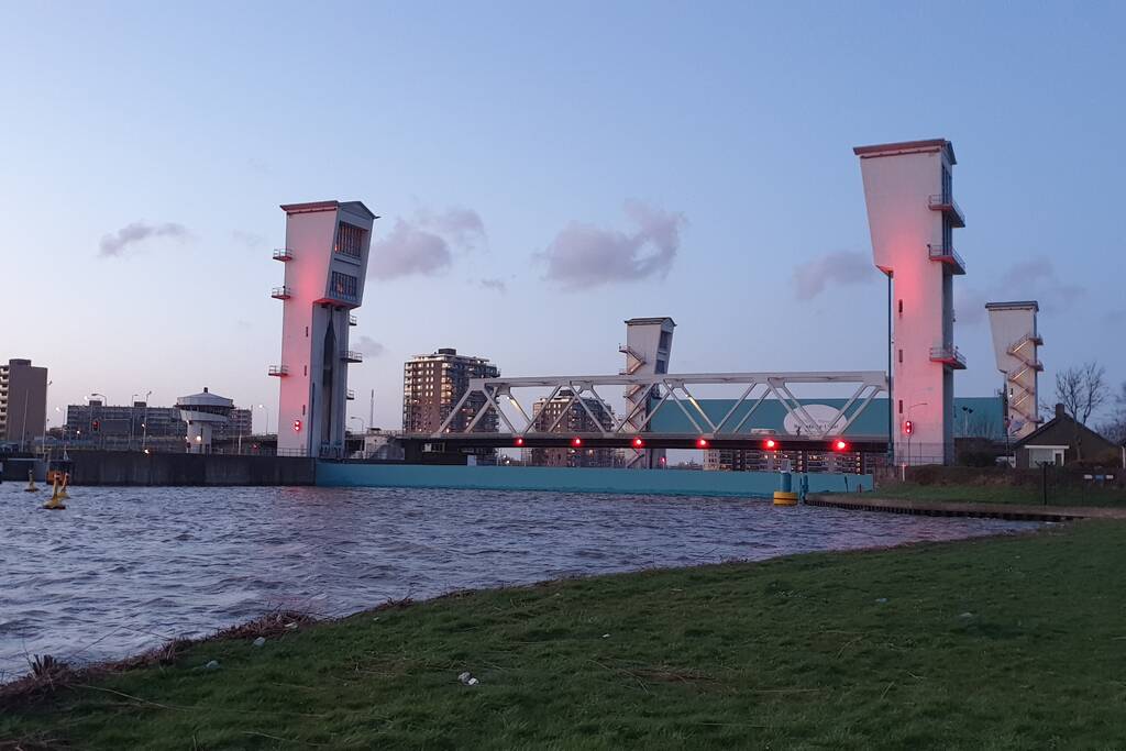 Hollandsche IJsselkering gesloten door hoog water
