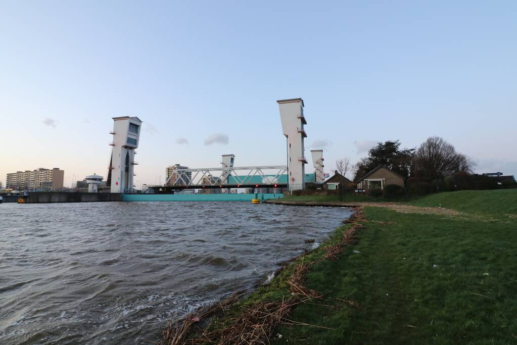 Hollandsche IJsselkering gesloten door hoog water
