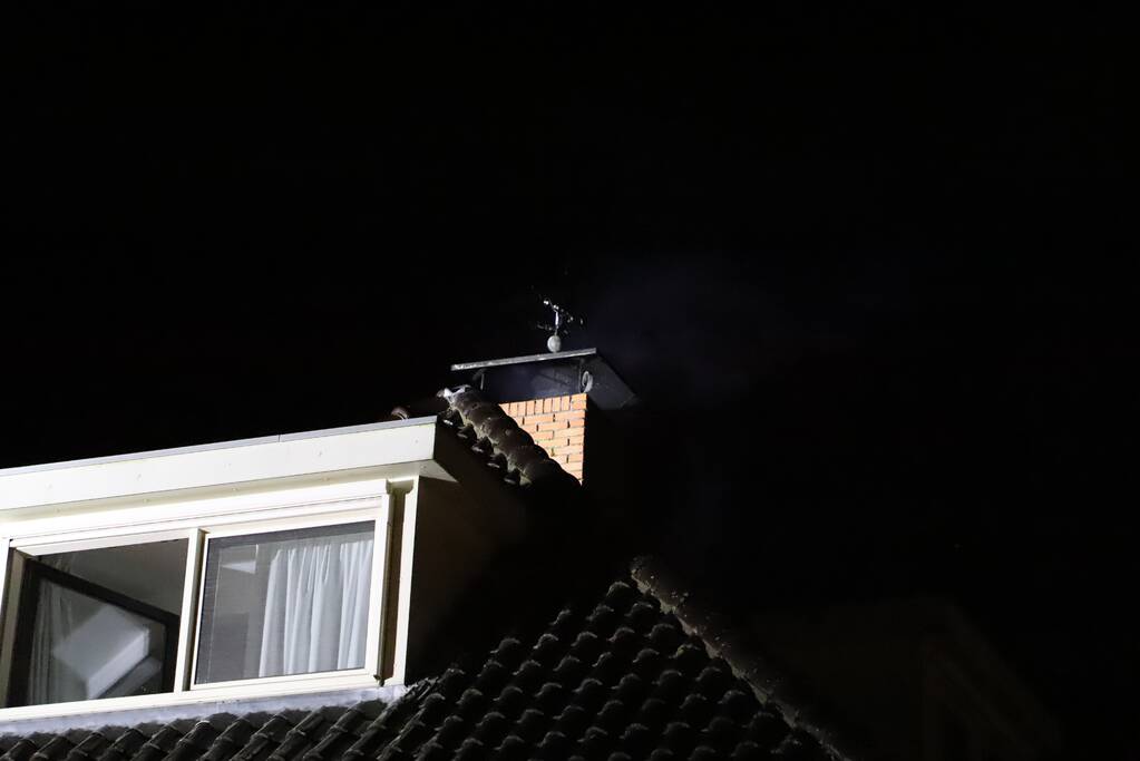 Brand in schoorsteen snel onder controle