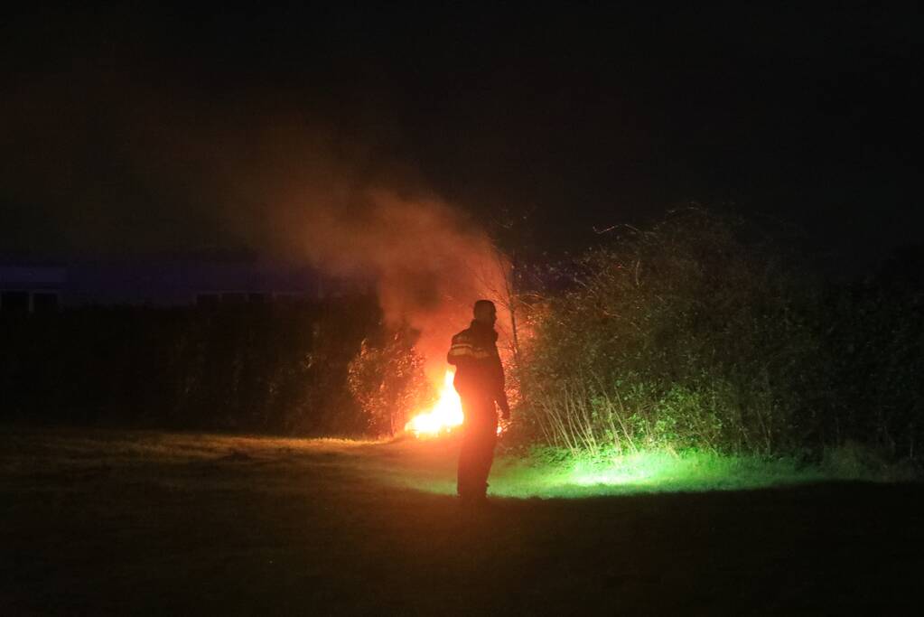 Gedumpte scooter in brand gestoken