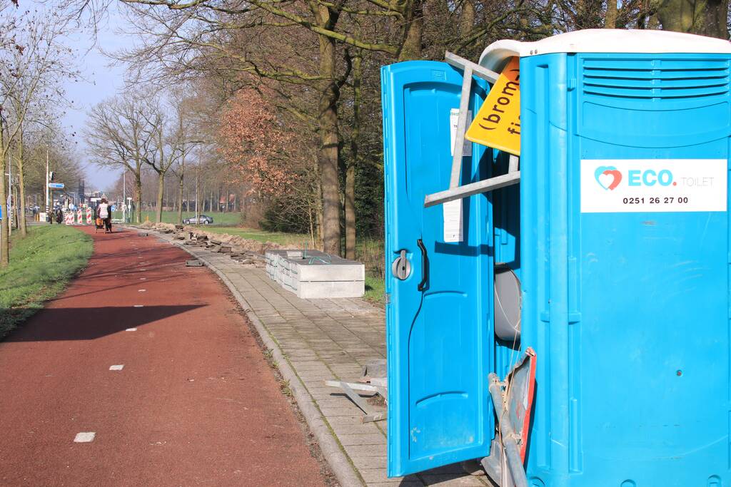 Wegafzetting verplaatst naar mobiel toilet