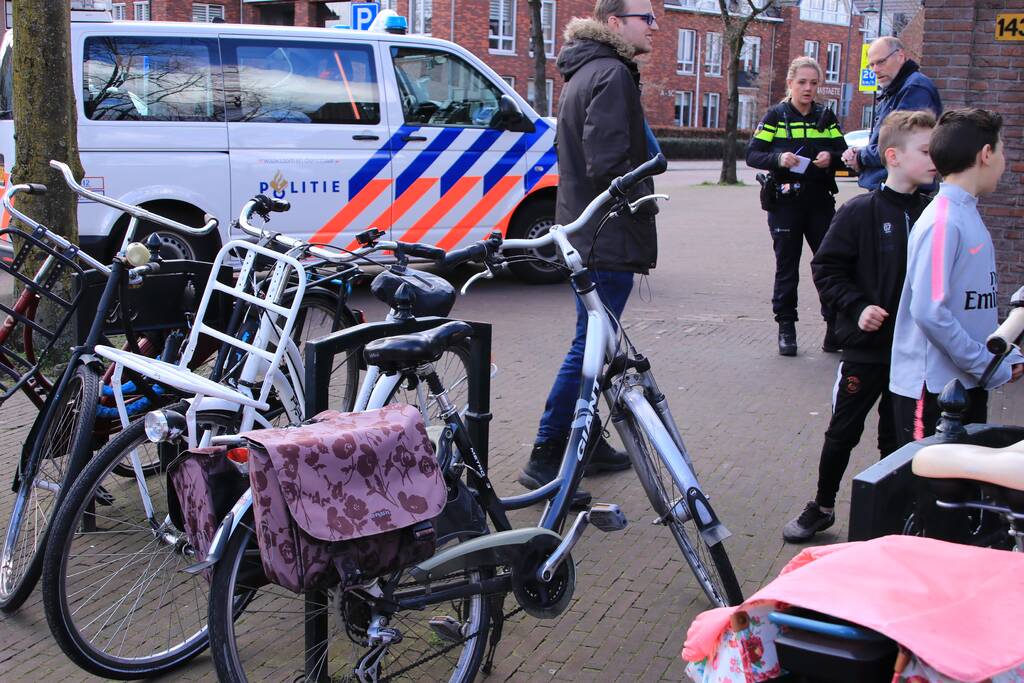 Fietser komt in botsing met auto