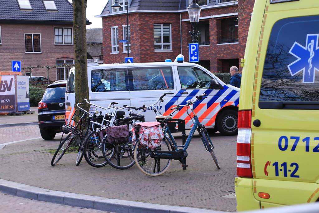 Fietser komt in botsing met auto