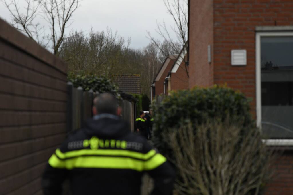 Grote politie inzet bij woning