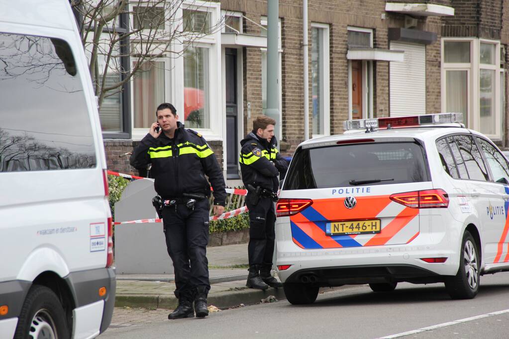 Man zwaargewond na steekpartij in woning
