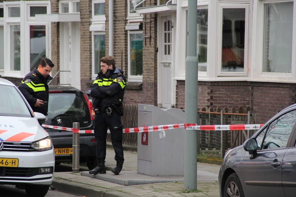 Man zwaargewond na steekpartij in woning