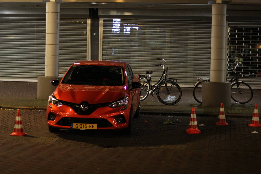 Man en vrouw worden beschoten en raken zwaargewond