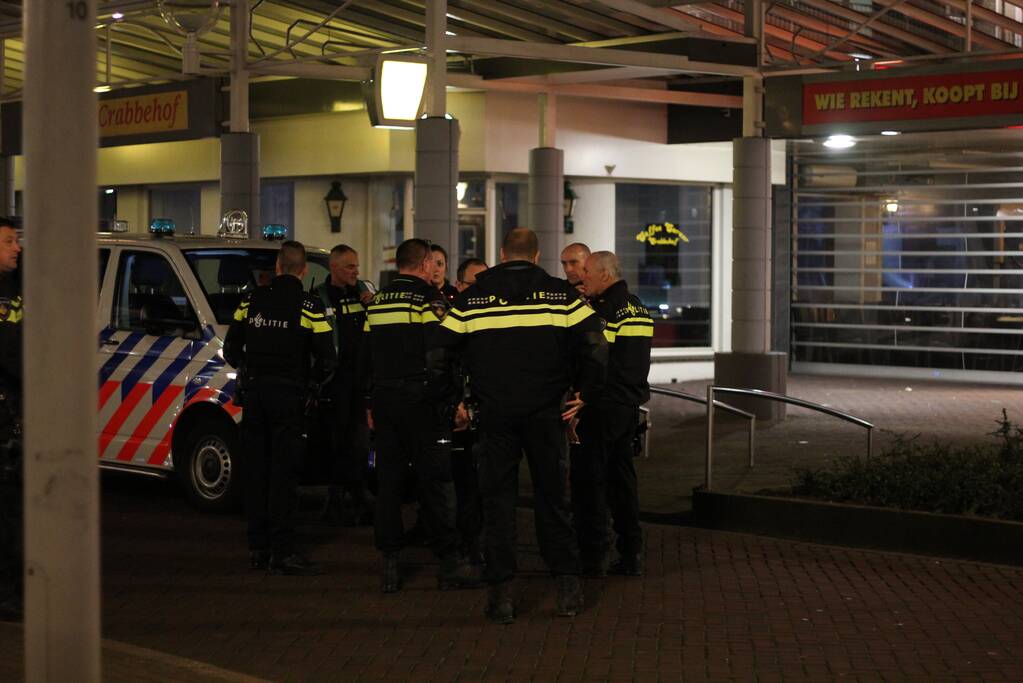 Man en vrouw worden beschoten en raken zwaargewond