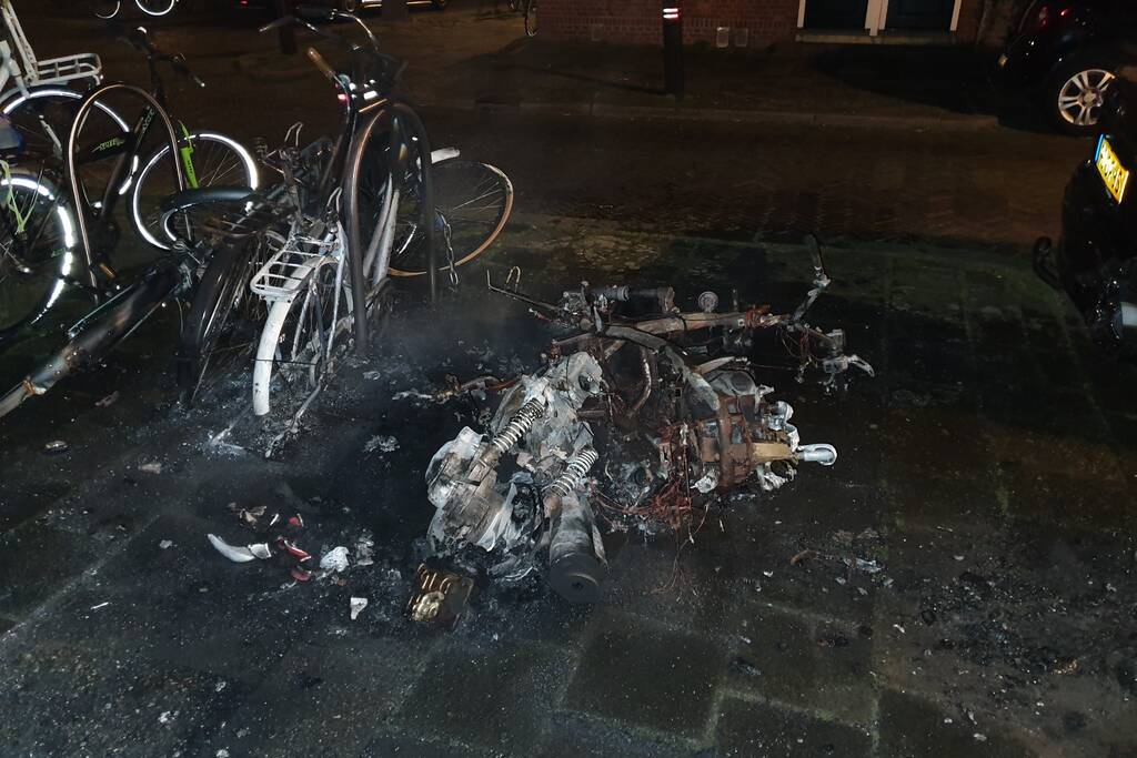 Scooter verwoest door brand