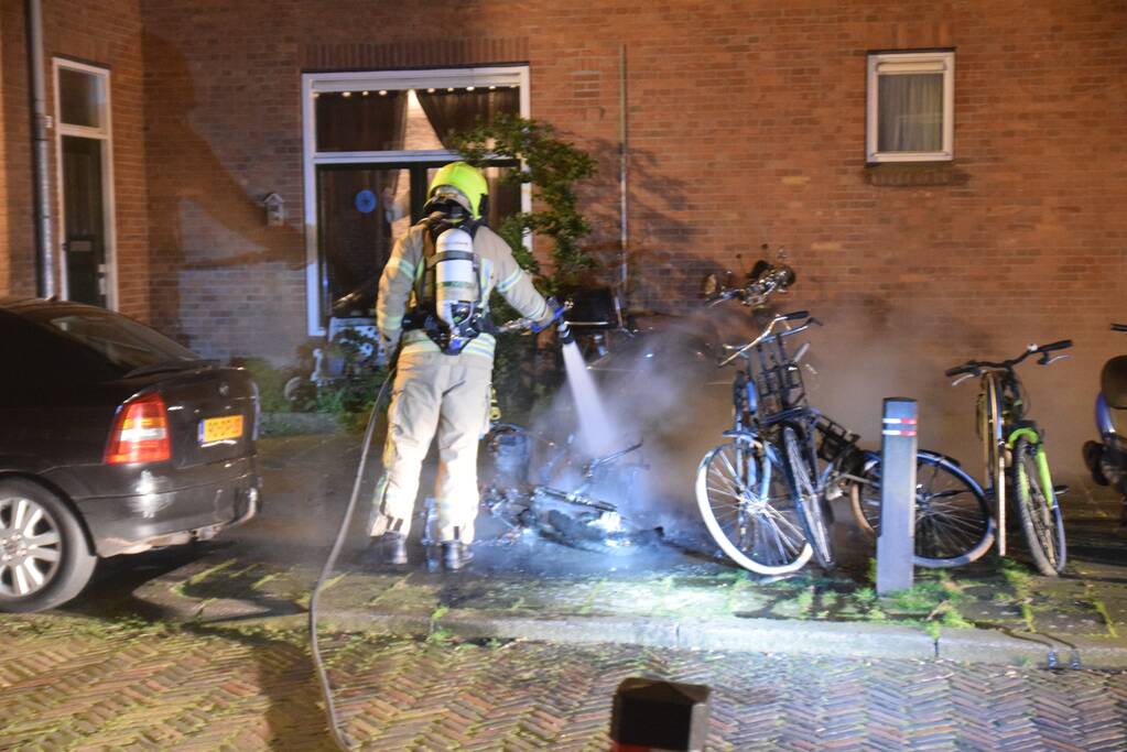 Scooter verwoest door brand