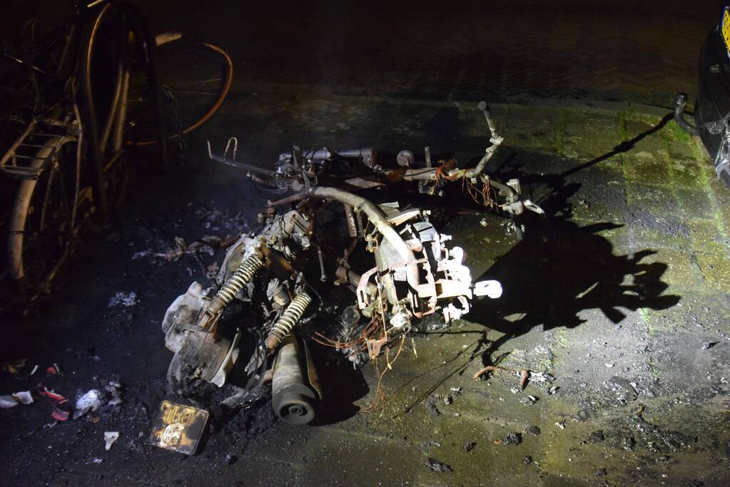 Scooter verwoest door brand