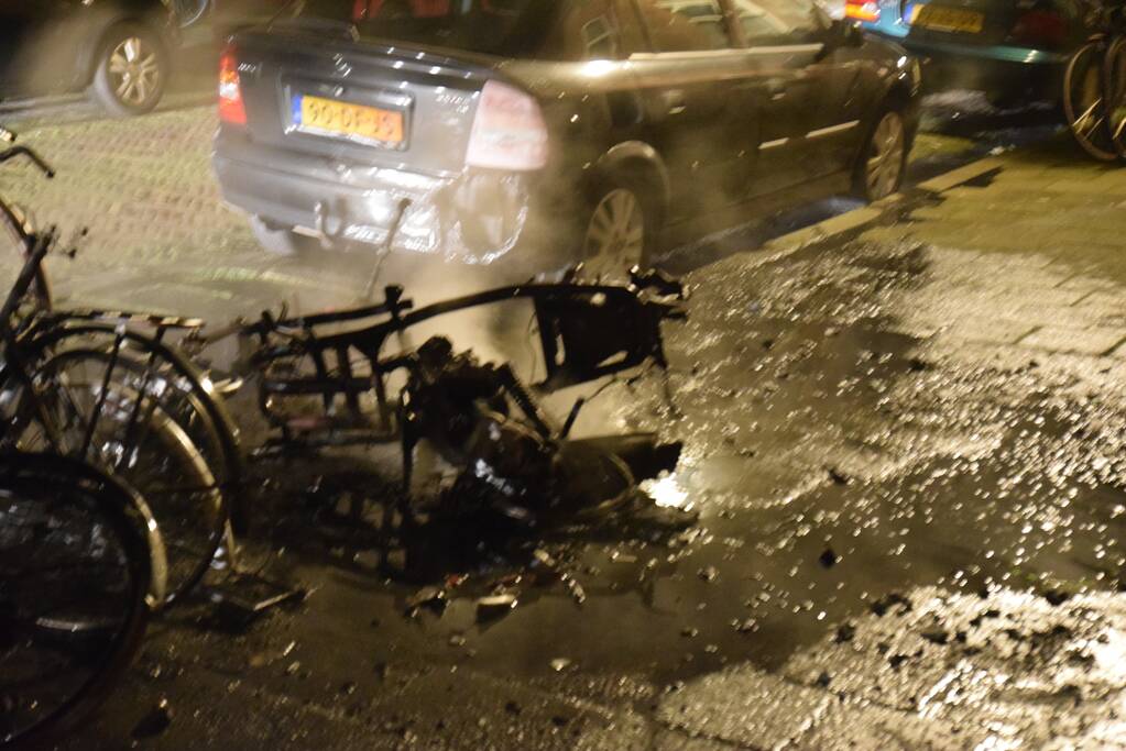 Scooter verwoest door brand