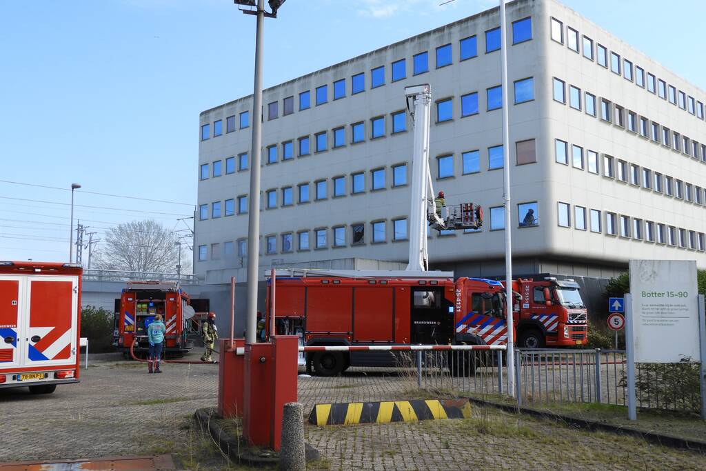 Voormalig pand Getronics Data Centre vol rook