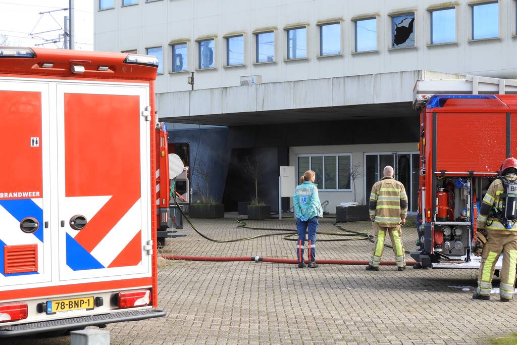 Voormalig pand Getronics Data Centre vol rook