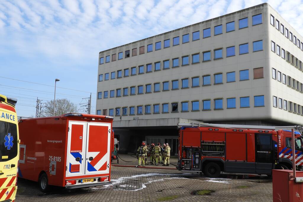 Voormalig pand Getronics Data Centre vol rook