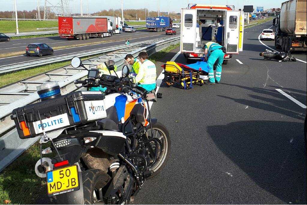 Verbindingsweg dicht na ongeval met motorrijder