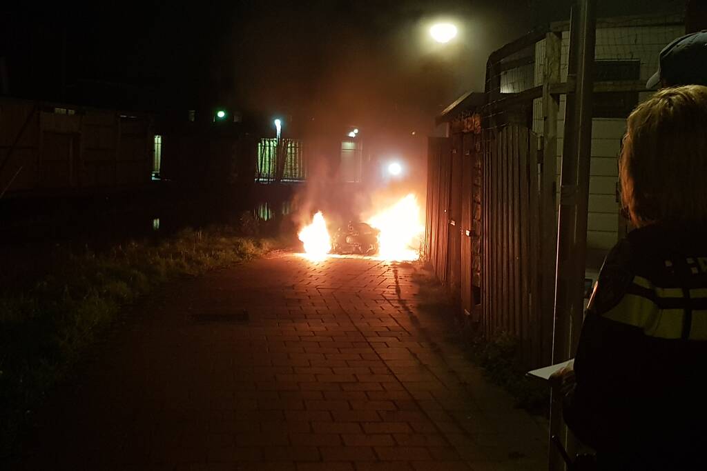 Scooter gaat in vlammen op