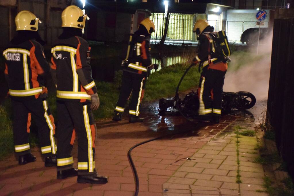 Scooter gaat in vlammen op