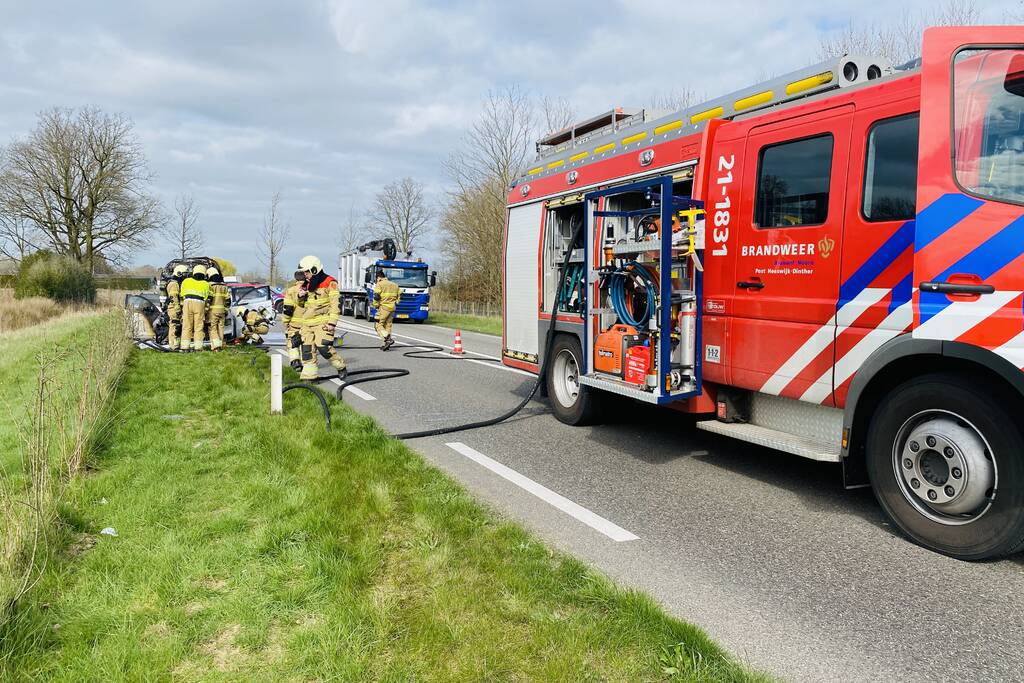 Audi vliegt tijdens rijden spontaan in brand